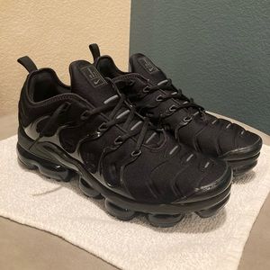 Nike Vapor Max’s (Black) Size 11.5